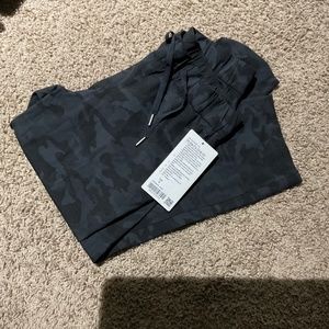 Lululemon on the fly crop 23”